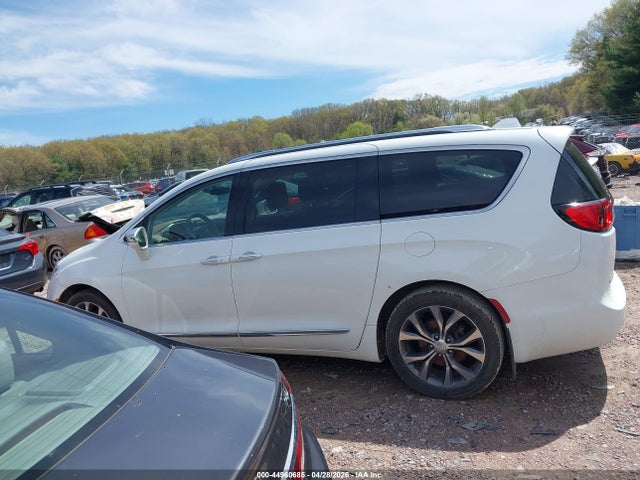 Продажа на аукционе авто 2017 Chrysler Pacifica Limited, vin: 2C4RC1GGXHR506640, номер лота: 44960685