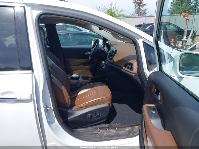 Продажа на аукционе авто 2017 Chrysler Pacifica Limited, vin: 2C4RC1GGXHR506640, номер лота: 44960685