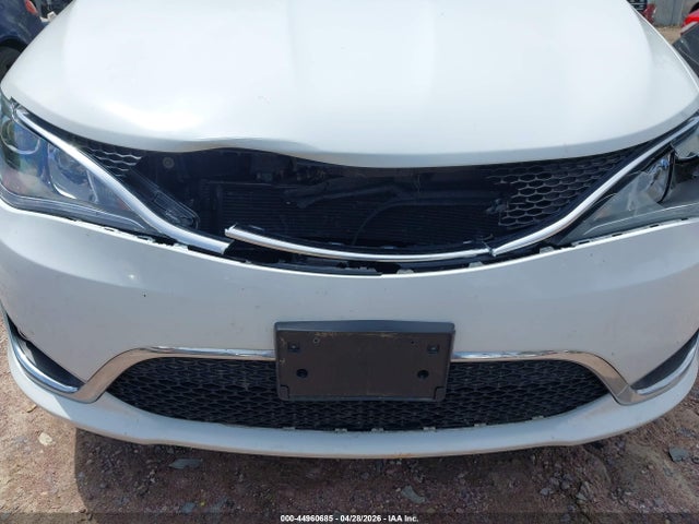Продажа на аукционе авто 2017 Chrysler Pacifica Limited, vin: 2C4RC1GGXHR506640, номер лота: 44960685