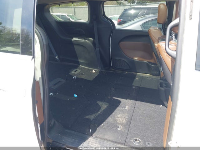 Продажа на аукционе авто 2017 Chrysler Pacifica Limited, vin: 2C4RC1GGXHR506640, номер лота: 44960685