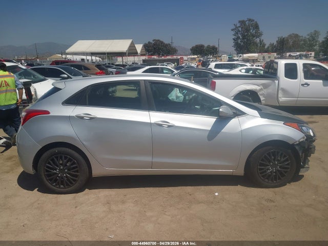2016 Hyundai Elantra Gt მანქანა იყიდება აუქციონზე, vin: KMHD35LH0GU282789, აუქციონის ნომერი: 44960700