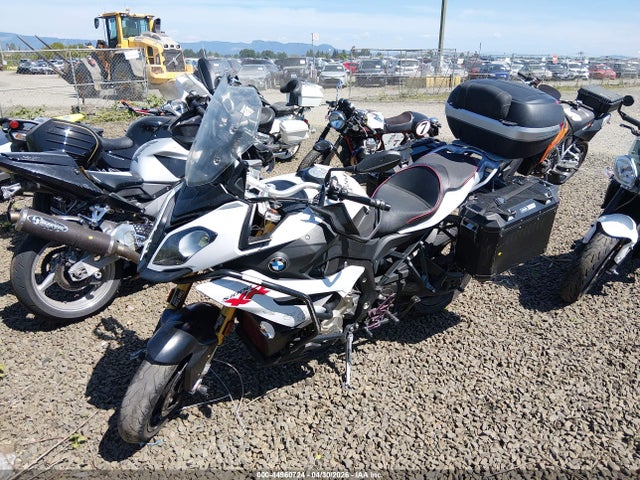 BMW S 1000 Xr 2016 WB10D1308GZ462721 Image 2