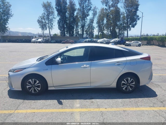 JTDKARFP8J3078217 Toyota Prius Prime Premium
