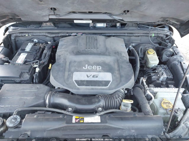 1C4BJWEG1EL108356 Jeep Wrangler Unlimited Sahara