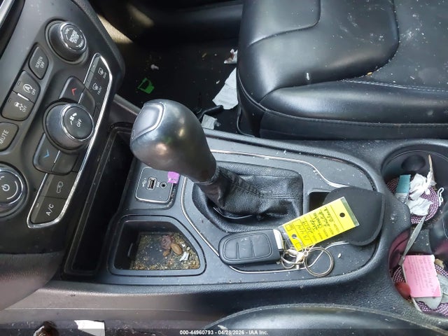 2019 Jeep Cherokee Latitude Plus Fwd მანქანა იყიდება აუქციონზე, vin: 1C4PJLLB0KD327147, აუქციონის ნომერი: 44960793