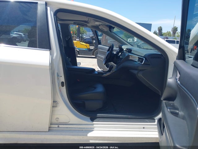 4T1B21HK1JU002666 Toyota Camry Hybrid Se