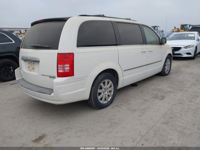 2010 Chrysler Town & Country Touring მანქანა იყიდება აუქციონზე, vin: 2A4RR5DX3AR128932, აუქციონის ნომერი: 44960897