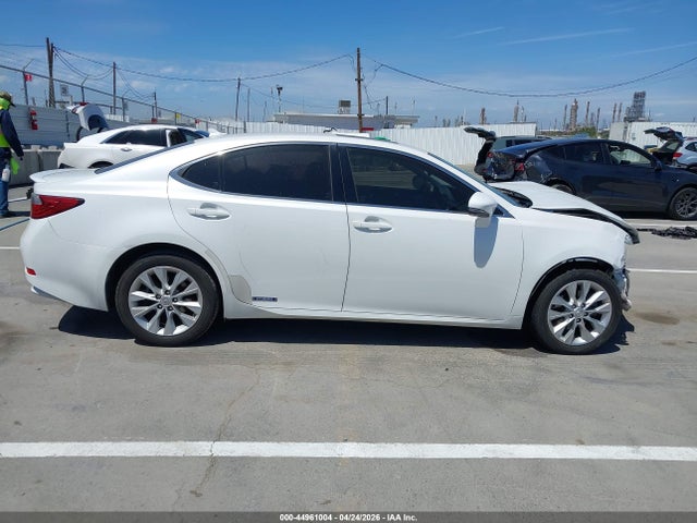 2014 Lexus Es 300h მანქანა იყიდება აუქციონზე, vin: JTHBW1GGXE2070213, აუქციონის ნომერი: 44961004