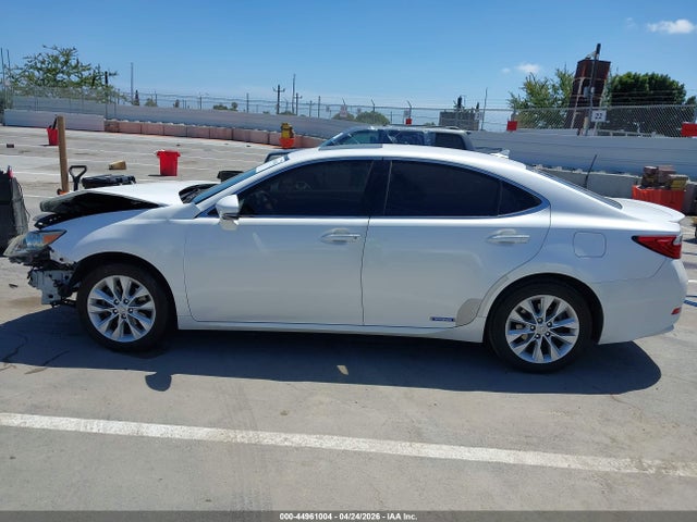 2014 Lexus Es 300h მანქანა იყიდება აუქციონზე, vin: JTHBW1GGXE2070213, აუქციონის ნომერი: 44961004