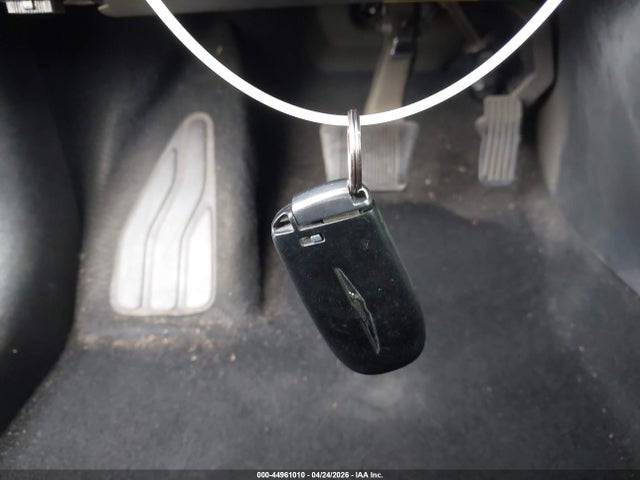 44961010 :رقم المزاد ، 1C3CCCAB3FN685326 vin ، 2015 Chrysler 200 Limited مزاد بيع