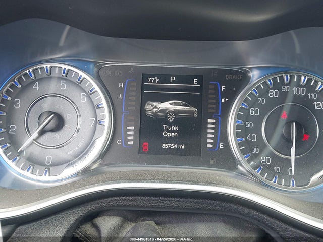 44961010 :رقم المزاد ، 1C3CCCAB3FN685326 vin ، 2015 Chrysler 200 Limited مزاد بيع