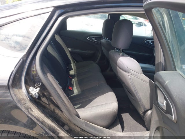 44961010 :رقم المزاد ، 1C3CCCAB3FN685326 vin ، 2015 Chrysler 200 Limited مزاد بيع