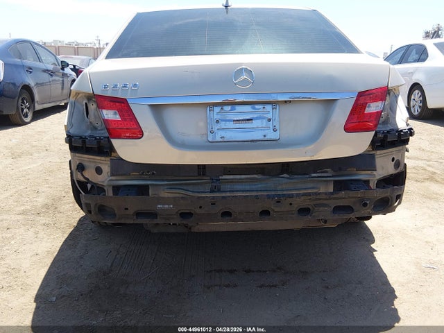 44961012 :رقم المزاد ، WDDHF7CB4AA100532 vin ، 2010 Mercedes-benz E 550 مزاد بيع