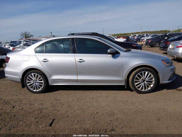 44961048 :رقم المزاد ، 3VWL17AJ0GM217983 vin ، 2016 Volkswagen Jetta 1.8t Sel مزاد بيع
