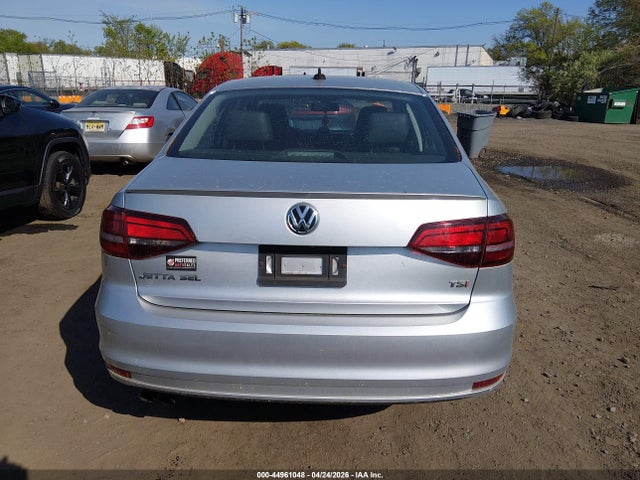 44961048 :رقم المزاد ، 3VWL17AJ0GM217983 vin ، 2016 Volkswagen Jetta 1.8t Sel مزاد بيع