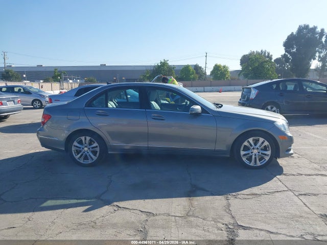 44961071 :رقم المزاد ، WDDGF8AB6DR274015 vin ، 2013 Mercedes-benz C 300 Luxury 4matic مزاد بيع