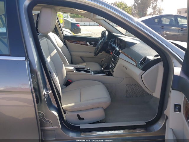 44961071 :رقم المزاد ، WDDGF8AB6DR274015 vin ، 2013 Mercedes-benz C 300 Luxury 4matic مزاد بيع