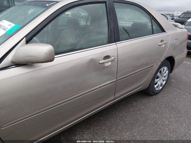 44961144 :رقم المزاد ، 4T1BE30K72U560988 vin ، 2002 Toyota Camry Le مزاد بيع