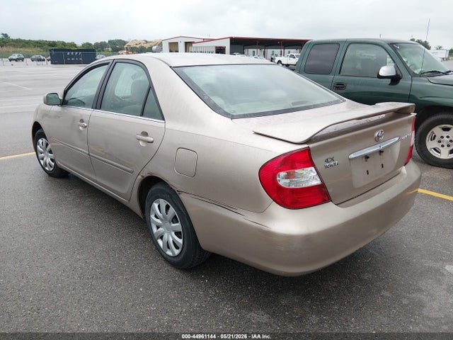 44961144 :رقم المزاد ، 4T1BE30K72U560988 vin ، 2002 Toyota Camry Le مزاد بيع