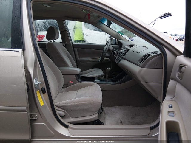 44961144 :رقم المزاد ، 4T1BE30K72U560988 vin ، 2002 Toyota Camry Le مزاد بيع