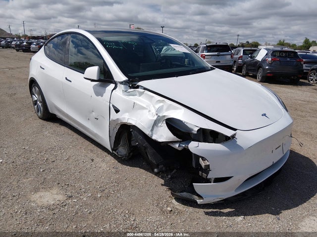 Продаж на аукціоні авто 2024 Tesla Model Y Long Range Dual Motor All-wheel Drive, vin: 7SAYGDEE3RA256013, номер лоту: 44961208