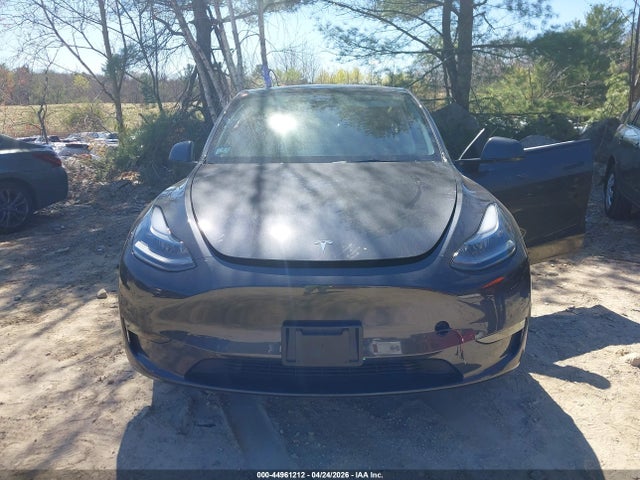 2025 Tesla Model Y Long Range Dual Motor All-wheel Drive მანქანა იყიდება აუქციონზე, vin: 7SAYGDEE4SF296383, აუქციონის ნომერი: 44961212