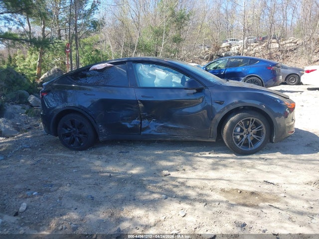 2025 Tesla Model Y Long Range Dual Motor All-wheel Drive მანქანა იყიდება აუქციონზე, vin: 7SAYGDEE4SF296383, აუქციონის ნომერი: 44961212