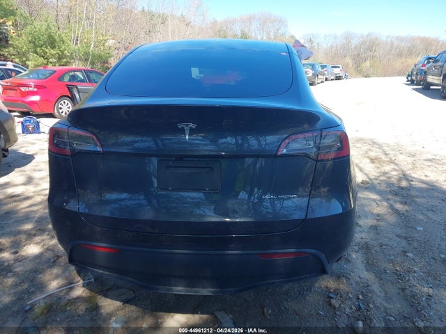 2025 Tesla Model Y Long Range Dual Motor All-wheel Drive მანქანა იყიდება აუქციონზე, vin: 7SAYGDEE4SF296383, აუქციონის ნომერი: 44961212