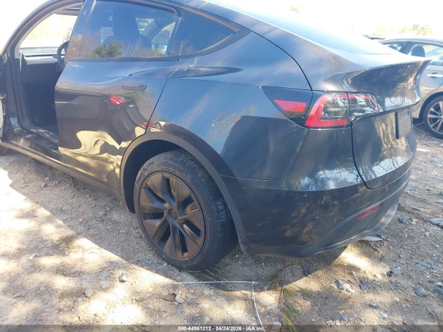 2025 Tesla Model Y Long Range Dual Motor All-wheel Drive მანქანა იყიდება აუქციონზე, vin: 7SAYGDEE4SF296383, აუქციონის ნომერი: 44961212
