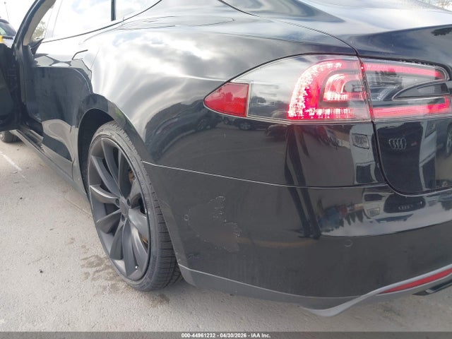 2014 Tesla Model S P85 მანქანა იყიდება აუქციონზე, vin: 5YJSA1H14EFP62605, აუქციონის ნომერი: 44961232