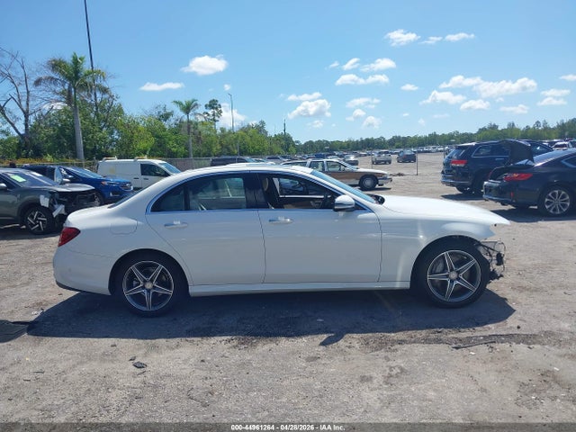 44961264 :رقم المزاد ، WDDZF4KB3HA018287 vin ، 2017 Mercedes-benz E 300 4matic مزاد بيع