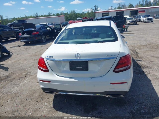44961264 :رقم المزاد ، WDDZF4KB3HA018287 vin ، 2017 Mercedes-benz E 300 4matic مزاد بيع