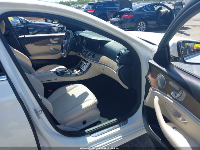 44961264 :رقم المزاد ، WDDZF4KB3HA018287 vin ، 2017 Mercedes-benz E 300 4matic مزاد بيع