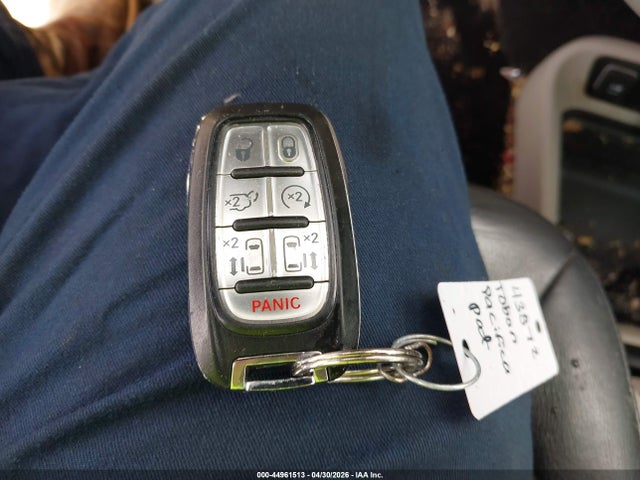 2018 Chrysler Pacifica Touring L მანქანა იყიდება აუქციონზე, vin: 2C4RC1BG2JR277349, აუქციონის ნომერი: 44961513