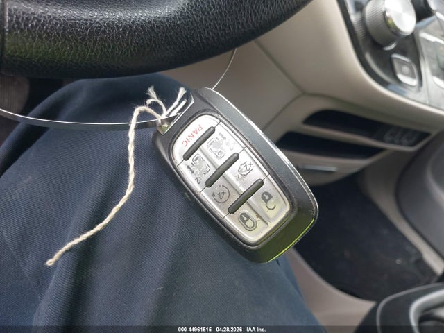 44961515 :رقم المزاد ، 2C4RC1DGXMR513618 vin ، 2021 Chrysler Voyager Lxi مزاد بيع