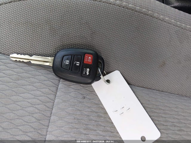 44961811 :رقم المزاد ، 2T1BURHE5GC541644 vin ، 2016 Toyota Corolla Le مزاد بيع