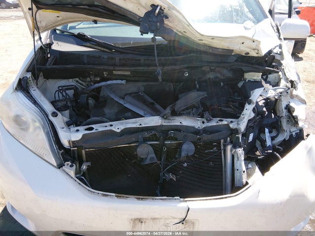 44962074 :رقم المزاد ، 5TDYK3DC0FS628438 vin ، 2015 Toyota Sienna Xle 8 Passenger مزاد بيع