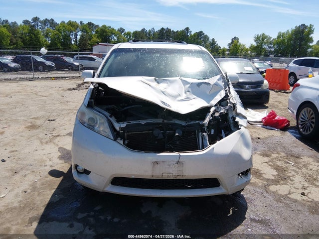 44962074 :رقم المزاد ، 5TDYK3DC0FS628438 vin ، 2015 Toyota Sienna Xle 8 Passenger مزاد بيع