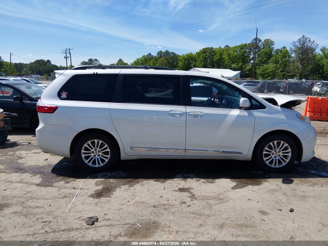 44962074 :رقم المزاد ، 5TDYK3DC0FS628438 vin ، 2015 Toyota Sienna Xle 8 Passenger مزاد بيع