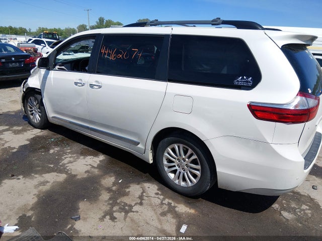 44962074 :رقم المزاد ، 5TDYK3DC0FS628438 vin ، 2015 Toyota Sienna Xle 8 Passenger مزاد بيع