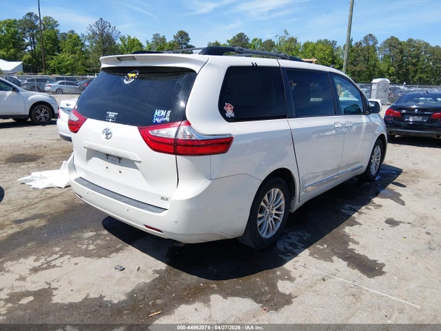 44962074 :رقم المزاد ، 5TDYK3DC0FS628438 vin ، 2015 Toyota Sienna Xle 8 Passenger مزاد بيع
