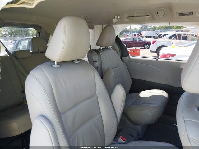 44962074 :رقم المزاد ، 5TDYK3DC0FS628438 vin ، 2015 Toyota Sienna Xle 8 Passenger مزاد بيع