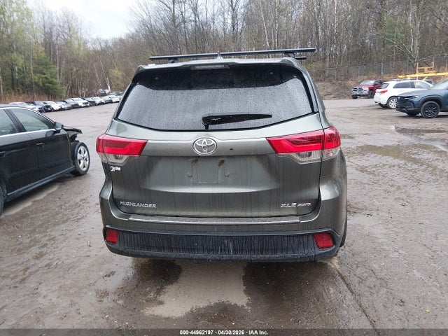 44962197 :رقم المزاد ، 5TDJZRFH2JS871086 vin ، 2018 Toyota Highlander Xle مزاد بيع