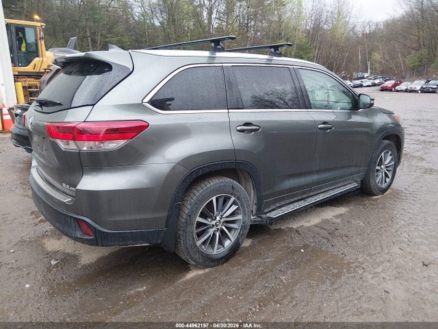 44962197 :رقم المزاد ، 5TDJZRFH2JS871086 vin ، 2018 Toyota Highlander Xle مزاد بيع