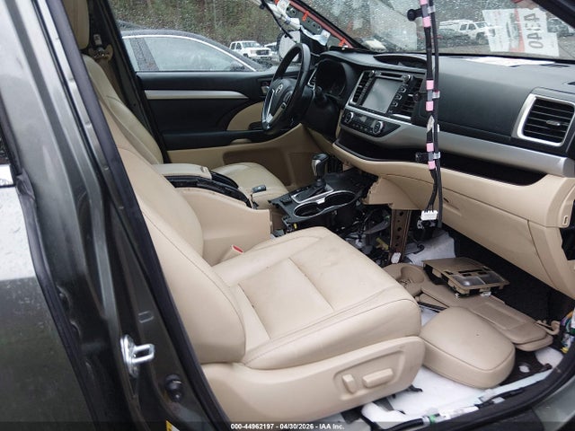 44962197 :رقم المزاد ، 5TDJZRFH2JS871086 vin ، 2018 Toyota Highlander Xle مزاد بيع