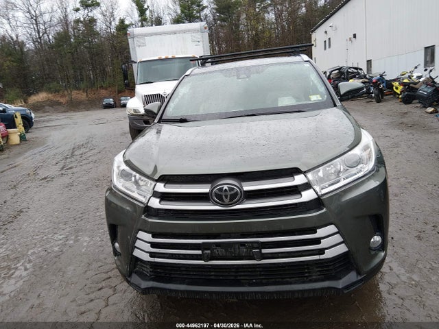 44962197 :رقم المزاد ، 5TDJZRFH2JS871086 vin ، 2018 Toyota Highlander Xle مزاد بيع