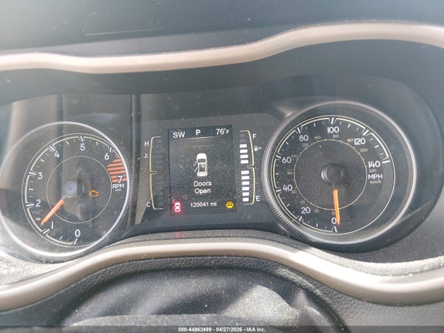 44962499 :رقم المزاد ، 1C4PJMCB1HW575054 vin ، 2017 Jeep Cherokee Latitude 4x4 مزاد بيع