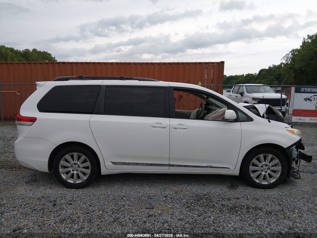 44962691 :رقم المزاد ، 5TDDK3DC0BS020329 vin ، 2011 Toyota Sienna Xle مزاد بيع