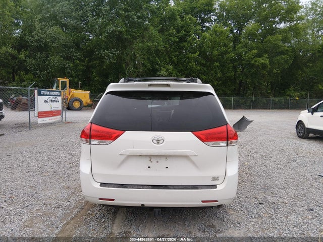 44962691 :رقم المزاد ، 5TDDK3DC0BS020329 vin ، 2011 Toyota Sienna Xle مزاد بيع