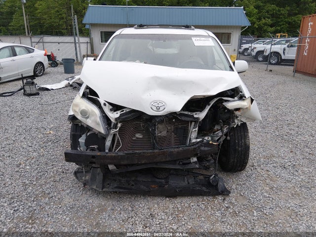 44962691 :رقم المزاد ، 5TDDK3DC0BS020329 vin ، 2011 Toyota Sienna Xle مزاد بيع